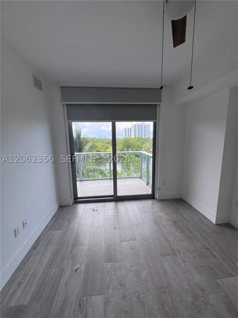 16385 Biscayne Blvd 305, North Miami Beach FL - photo 9 of 43