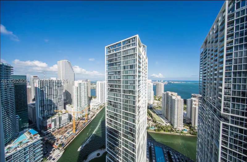 1 bedroom Condominium at 485 Brickell Ave 4711, Icon Brickell Condo No 3, Miami — photo 3