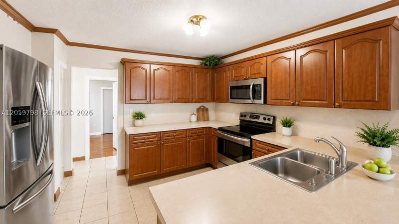 3 bedroom SingleFamilyResidence at 1000 SW 136th Pl, Tamiami Lakes Sec 4, Miami — photo 5