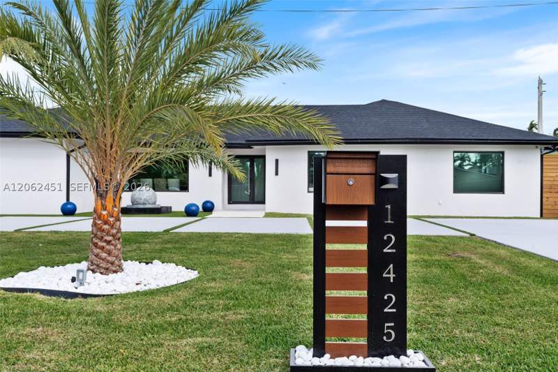 6 bedroom SingleFamilyResidence at 12425 SW 226th St, Tripletts Addn To Goulds, Miami — photo 2