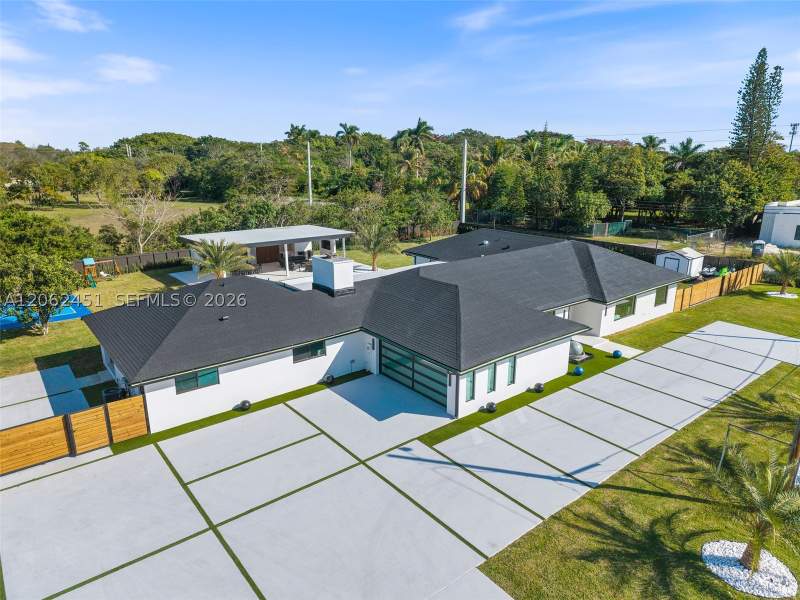 6 bedroom SingleFamilyResidence at 12425 SW 226th St, Tripletts Addn To Goulds, Miami — photo 4