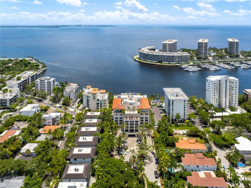 3 bedroom Condominium at 3535 Hiawatha Ave 504, Residences At Vizcaya Con, Miami — photo 2