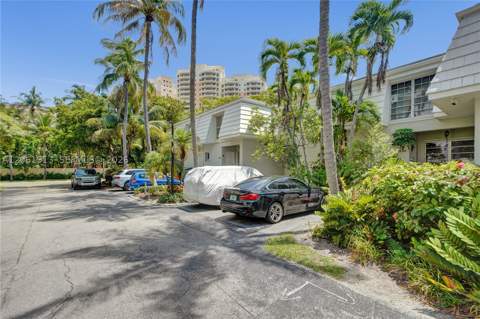 224 Sea View Dr 104, Key Biscayne FL - photo 17 of 45