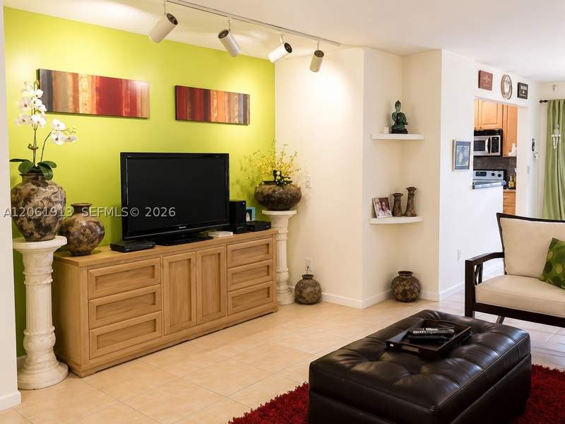 2 bedroom Townhouse at 224 Sea View Dr 104, Cape Florida Club Condo, Key Biscayne — photo 3