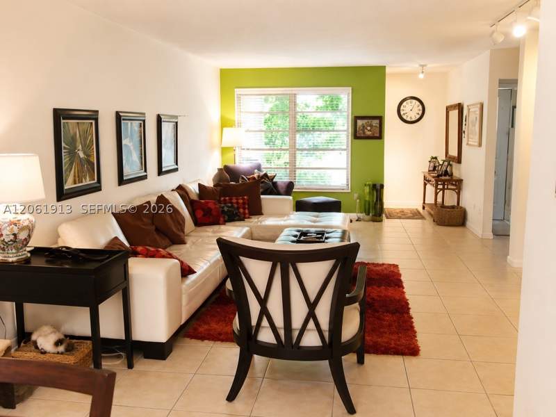 2 bedroom Townhouse at 224 Sea View Dr 104, Cape Florida Club Condo, Key Biscayne — photo 4