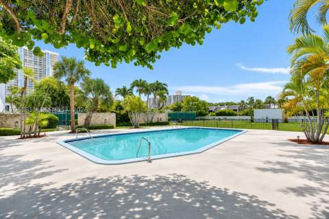 224 Sea View Dr 104, Key Biscayne FL - photo 9 of 45