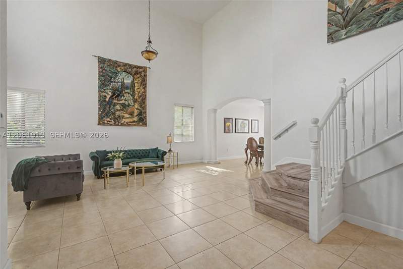 5 bedroom SingleFamilyResidence at 7926 SW 195th Ter, Cutler Cay, Cutler Bay — photo 3