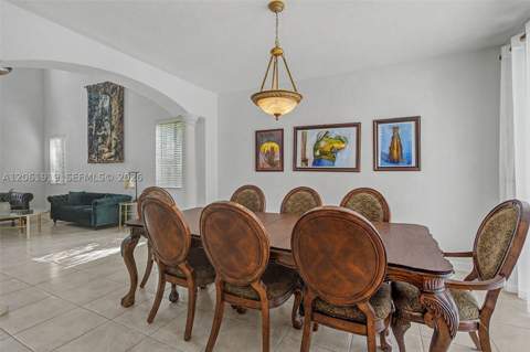 7926 SW 195th Ter, Cutler Bay FL - photo 6 of 37