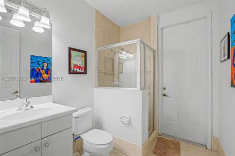 7926 SW 195th Ter, Cutler Bay FL - photo 9 of 37