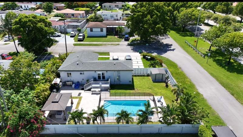 3 bedroom SingleFamilyResidence at 2401 SW 83rd Ave, Coral Way Village Sec A P, Miami — photo 3