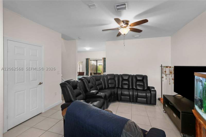 3 bedroom Townhouse at 12758 SW 230th St, D & B Subdivision, Miami — photo 3