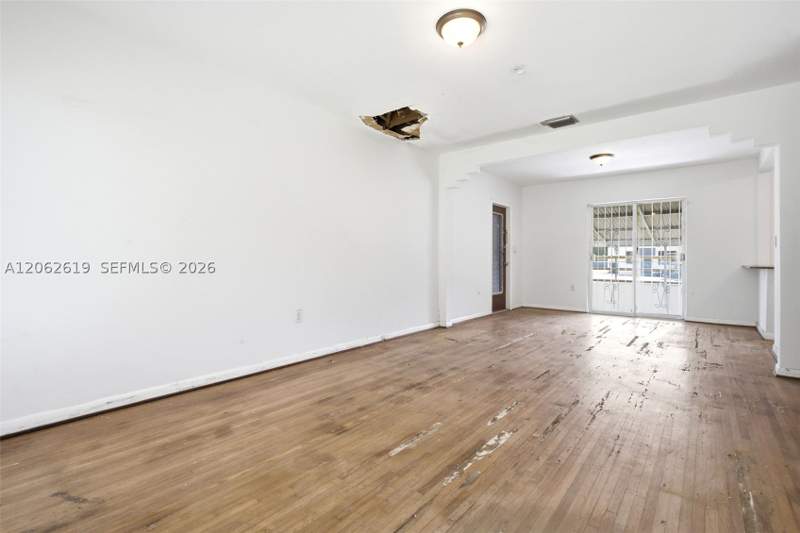3 bedroom SingleFamilyResidence at 157 Lenape Dr, Golf Course Addn Hia, Miami Springs — photo 2