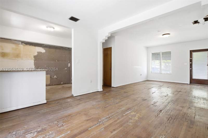 3 bedroom SingleFamilyResidence at 157 Lenape Dr, Golf Course Addn Hia, Miami Springs — photo 4