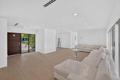 631 N Mashta Drive, Key Biscayne FL - photo 14 of 49
