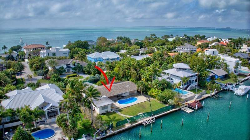 4 bedroom SingleFamilyResidence at 631 N Mashta Drive, Mashta Island, Key Biscayne — photo 3
