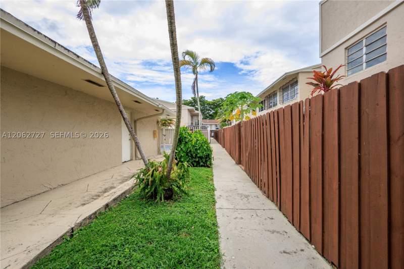 3 bedroom Condominium at 15680 SW 82nd Cir Ln 8-8, View West Condo Ph I, Miami — photo 4