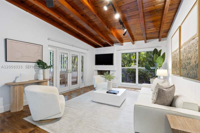 4 bedroom SingleFamilyResidence at 3700 Loquat Ave, Douglas Circle, Miami — photo 3
