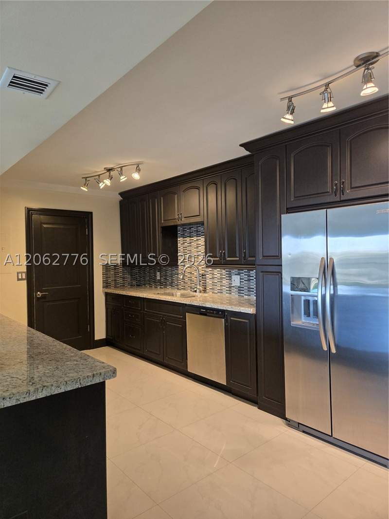 2 bedroom Condominium at 1800 NE 114th St 911, Cricket Club Condo, Miami — photo 2