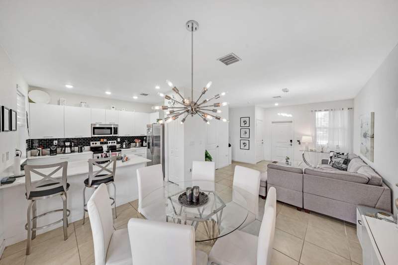 3 bedroom Townhouse at 12960 NW 22nd Place, Golf Park Sec 1, Miami — photo 2