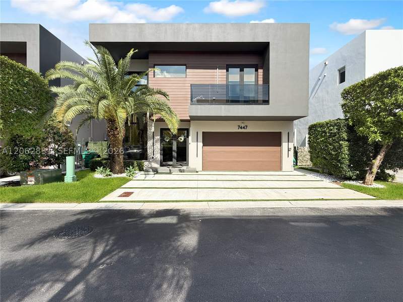 5 bedroom SingleFamilyResidence at 7447 NW 97th Ct, Doral Commons Residential, Doral — photo 2