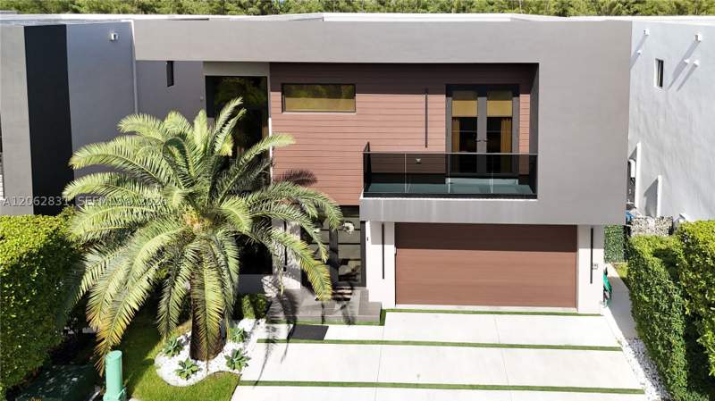 5 bedroom SingleFamilyResidence at 7447 NW 97th Ct, Doral Commons Residential, Doral — photo 5