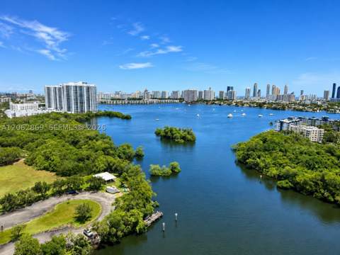 16385 Biscayne Blvd 2007, North Miami Beach FL - photo 17 of 52