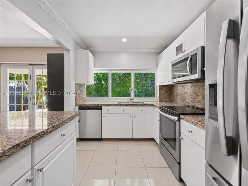 4 bedroom SingleFamilyResidence at 11271 SW 176th St, Green Hills Sec 5, Miami — photo 4