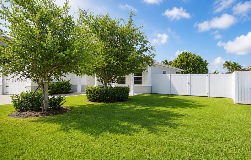 3 bedroom SingleFamilyResidence at 22055 Miami Ave, Realty Sec Corp Addn To G, Miami — photo 2