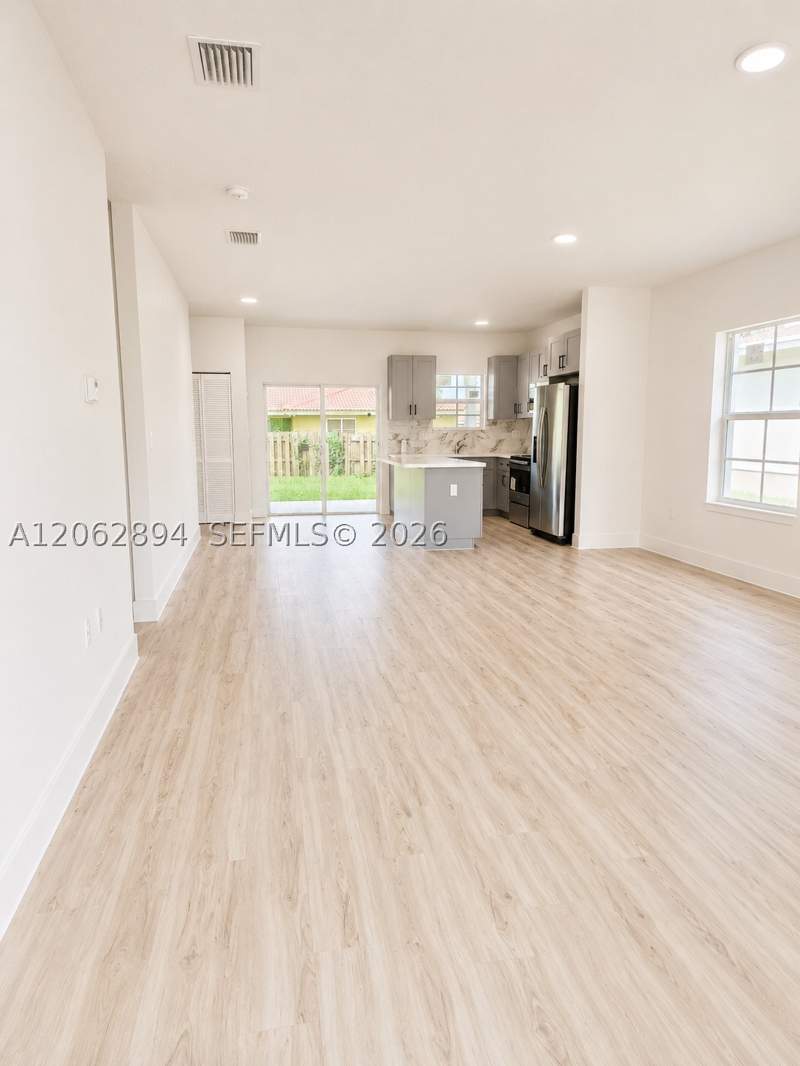 3 bedroom SingleFamilyResidence at 22055 Miami Ave, Realty Sec Corp Addn To G, Miami — photo 4