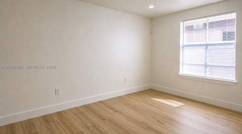 22055 Miami Ave, Miami FL - photo 6 of 33