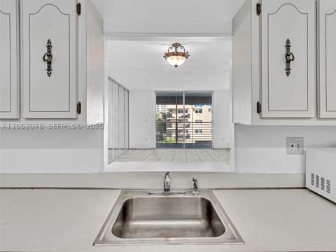 3849 NE 169th St 405, North Miami Beach FL - photo 11 of 52