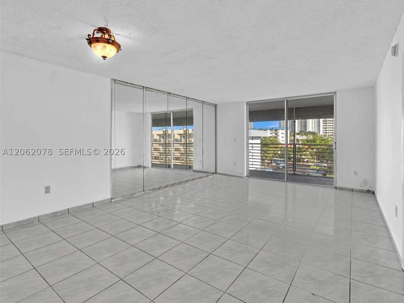 1 bedroom Condominium at 3849 NE 169th St 405, Eden Isles Condo Part 3, North Miami Beach — photo 2