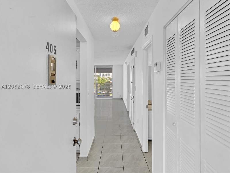 1 bedroom Condominium at 3849 NE 169th St 405, Eden Isles Condo Part 3, North Miami Beach — photo 3