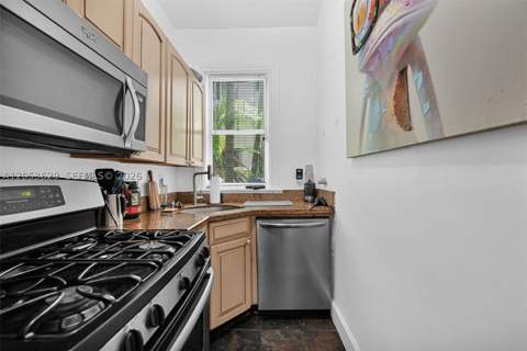 900 16th St 104, Miami Beach FL - photo 14 of 30