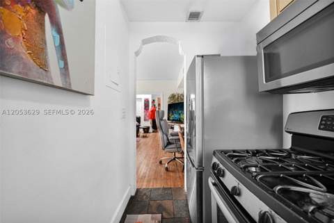 900 16th St 104, Miami Beach FL - photo 15 of 30