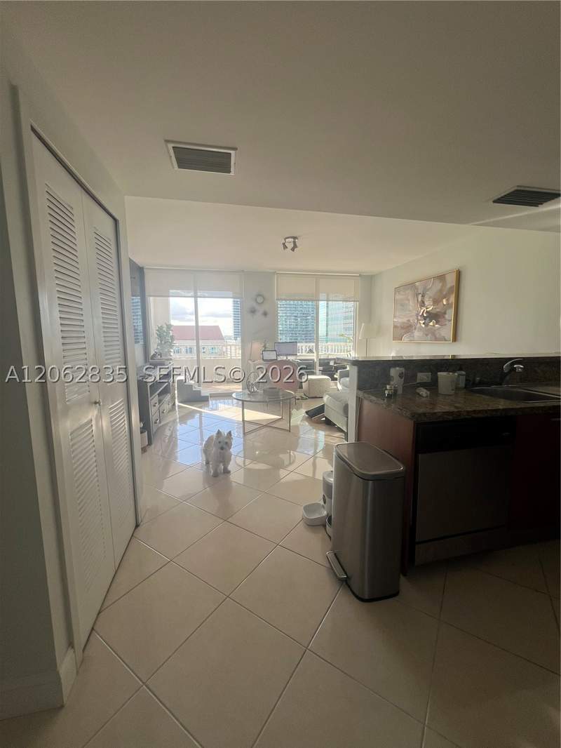 1 bedroom Condominium at 170 SE 14th St 2007, The Sail Condo, Miami — photo 4