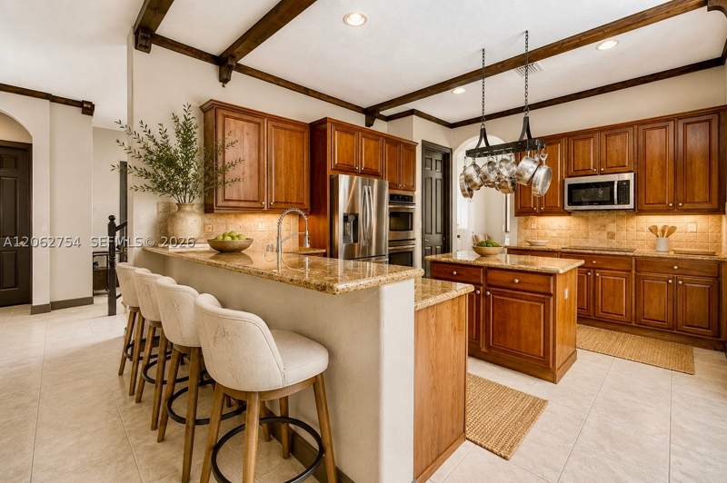 5 bedroom SingleFamilyResidence at 7601 SW 187th St, Cutler Cay, Cutler Bay — photo 3