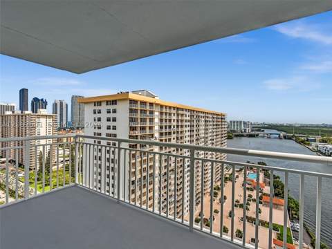 301 174th St 2205, Sunny Isles Beach FL - photo 16 of 61