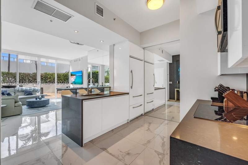 1 bedroom Condominium at 50 S Pointe Dr 510, Continuum On South Beach, Miami Beach — photo 3