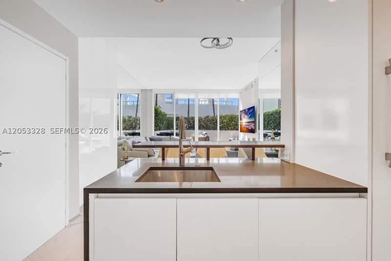 1 bedroom Condominium at 50 S Pointe Dr 510, Continuum On South Beach, Miami Beach — photo 4