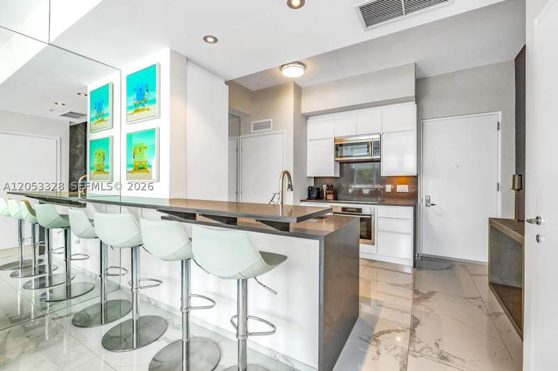 1 bedroom Condominium at 50 S Pointe Dr 510, Continuum On South Beach, Miami Beach — photo 5