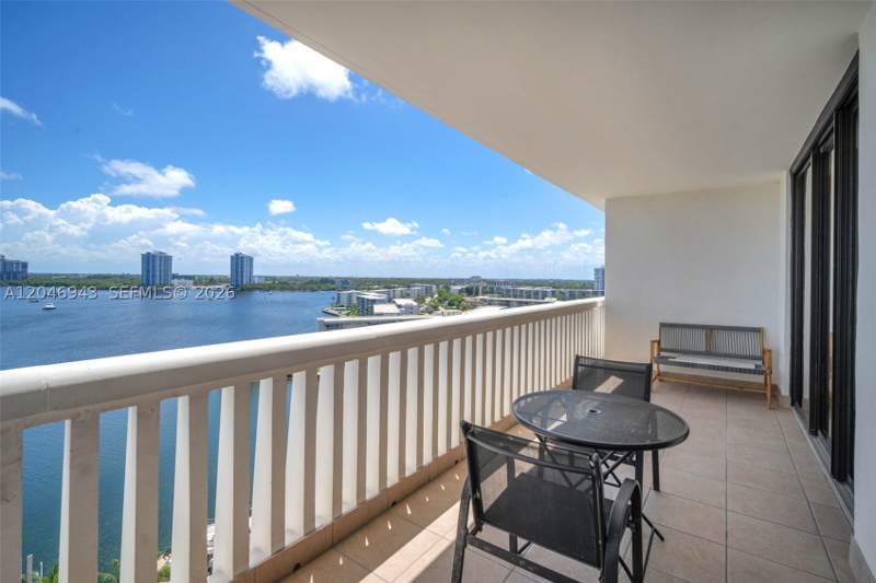 3 bedroom Condominium at 1000 W Island Blvd 1206, 1000 ISL BLVD WILLIAMS IS, Aventura — photo 1
