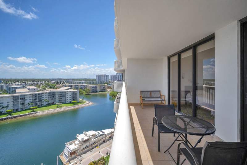 3 bedroom Condominium at 1000 W Island Blvd 1206, 1000 ISL BLVD WILLIAMS IS, Aventura — photo 2