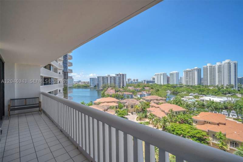 3 bedroom Condominium at 1000 W Island Blvd 1206, 1000 ISL BLVD WILLIAMS IS, Aventura — photo 3