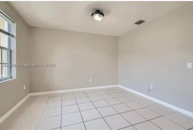 2 bedroom Townhouse at 9125 SW 227th St 1, Lakes By The Bay Eve Repl, Cutler Bay — photo 2