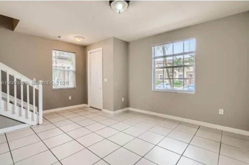 2 bedroom Townhouse at 9125 SW 227th St 1, Lakes By The Bay Eve Repl, Cutler Bay — photo 3