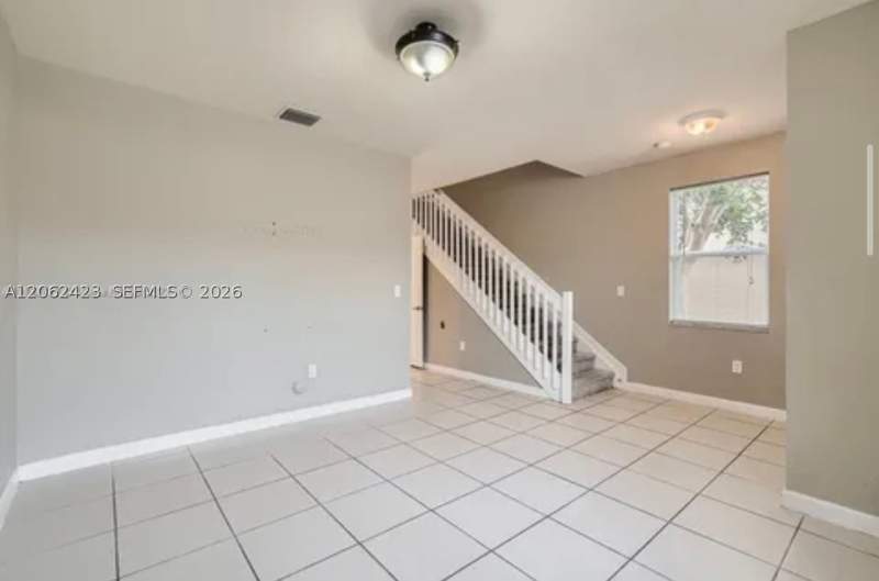 2 bedroom Townhouse at 9125 SW 227th St 1, Lakes By The Bay Eve Repl, Cutler Bay — photo 4