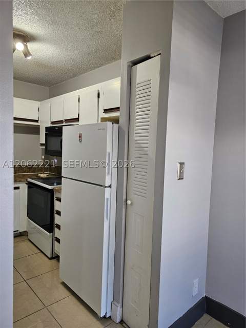 13904 SW 91st Ter 13904, Miami FL - photo 8 of 19
