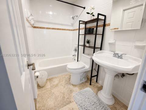 18150 NW 82nd Ave, Hialeah FL - photo 20 of 54