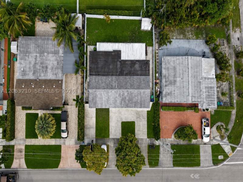 5 bedroom SingleFamilyResidence at 18150 NW 82nd Ave, Palm Springs North Sec N, Hialeah — photo 4